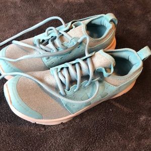 Under Armour 8.5 bright blue sneakers NEW!